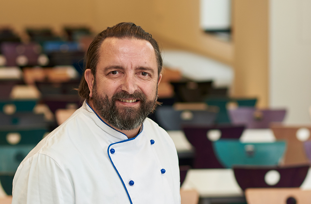 files/Portraets/Dennis Schaltinat - final Website 1000x656.jpg